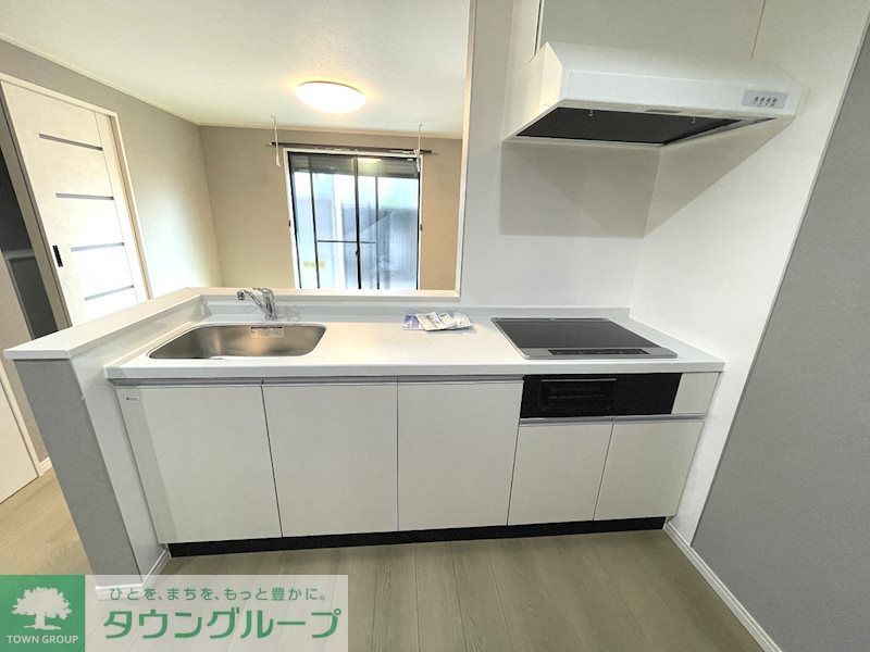 キッチン　エアリーチェスナット色のお洒落なキッチン！2口IHでお料理…