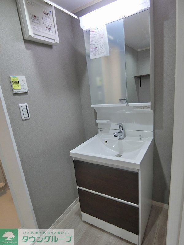 洗面設備　独立洗面台を完備し、朝の身支度が快適です♪