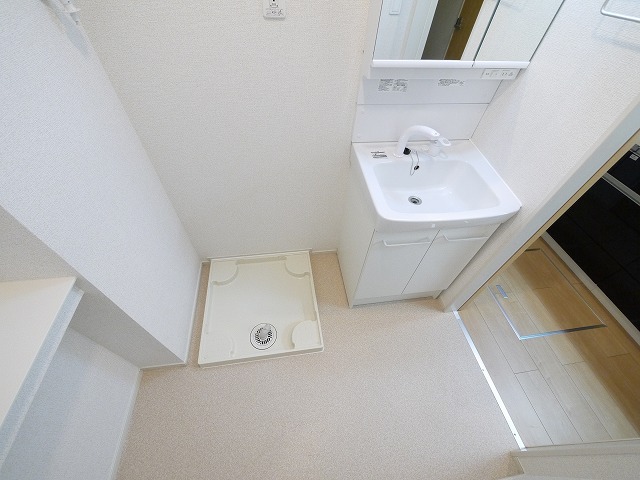 洗面設備　明るい洗面所です