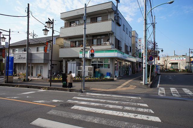 コンビニ　ファミリーマート 指扇駅前店（コンビニ）まで600m