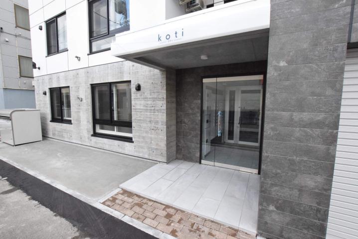 その他共有部分　素敵なエントランスがお出迎えです♪