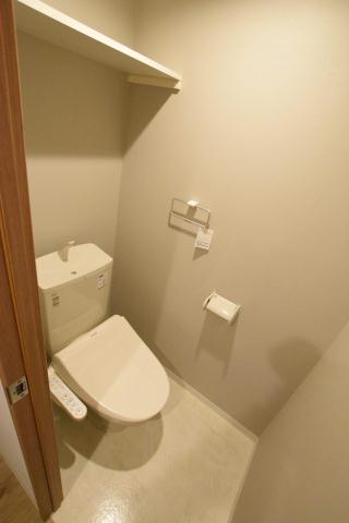 トイレ　嬉しいウォシュレット付きのトイレ！便座温かいですよ♪