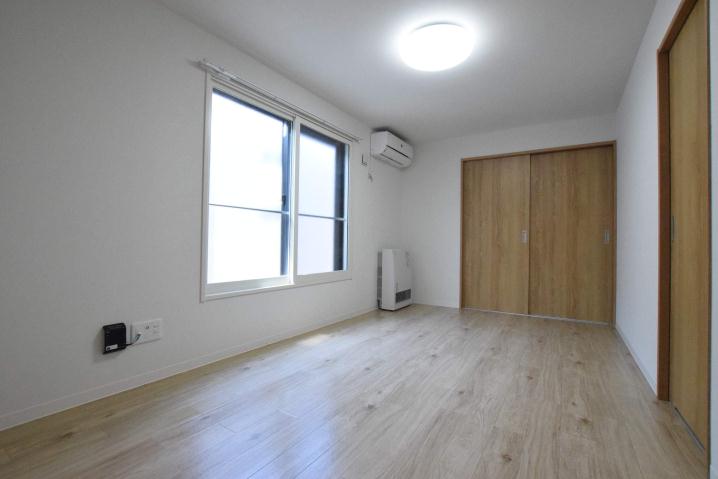 居室・リビング　明るい居間で気持ちまで明るくなりますね！