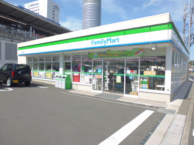 コンビニ　ファミリーマート新横浜店（コンビニ）まで239m