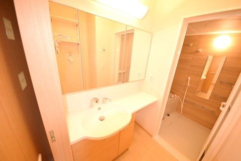 洗面設備　ワイドな独立洗面台