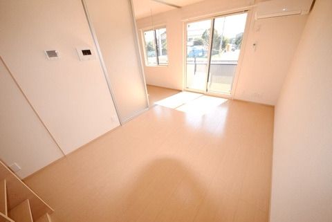 居室・リビング　南東向きで日当たり良好の10.5帖のリビング