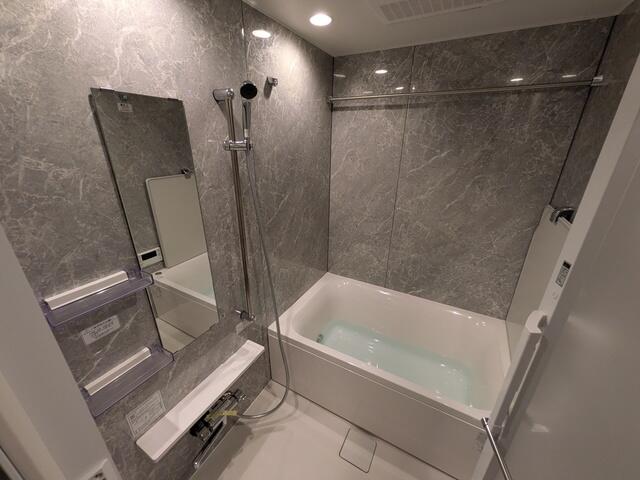 バス・シャワールーム　※写真は同タイプ住戸です。