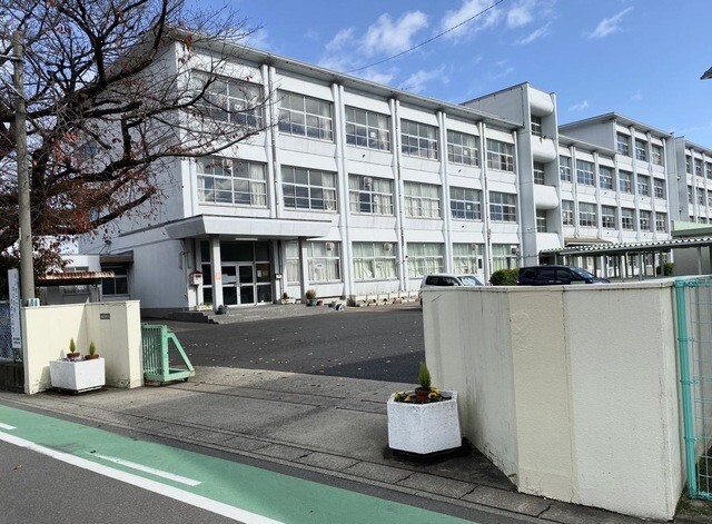 小学校　江南市立古知野東小学校（小学校）まで1165m