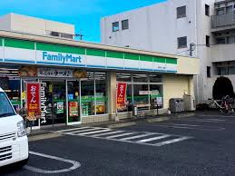 コンビニ　ファミリーマート春日町一丁目店（コンビニ）まで451m