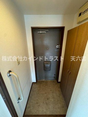 玄関　収納もある玄関です