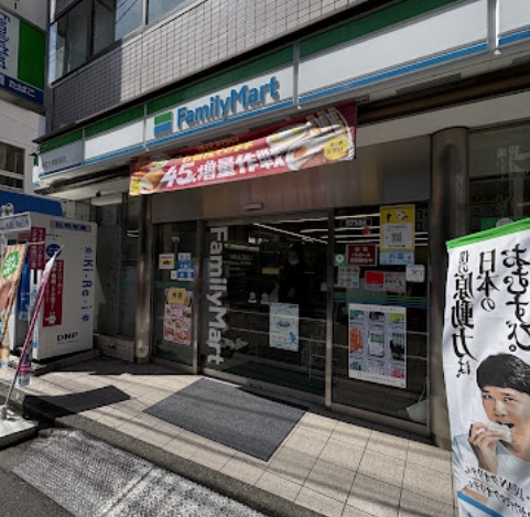 コンビニ　ファミリーマート学芸大学駅前店（コンビニ）まで212m