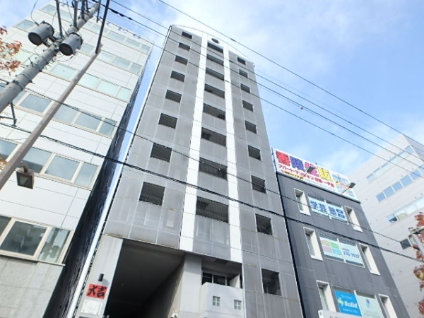 建物外観　駅南中央通り沿いに建つ10階建てマンション