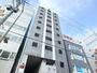 建物外観　駅南中央通り沿いに建つ10階建てマンション