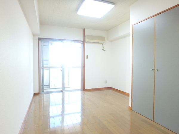 居室・リビング　東向きのお部屋です。