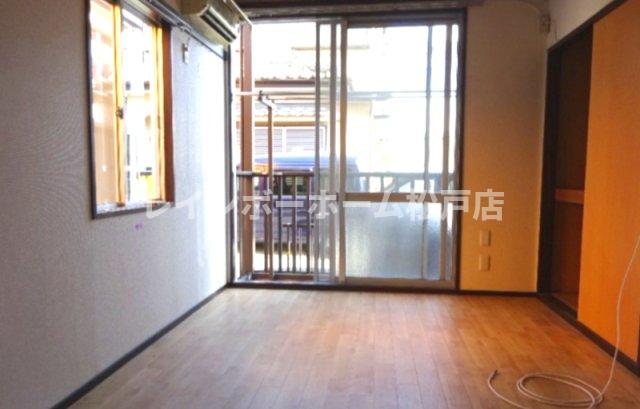 居室・リビング　こちらの居間で趣味の時間をお楽しみください
