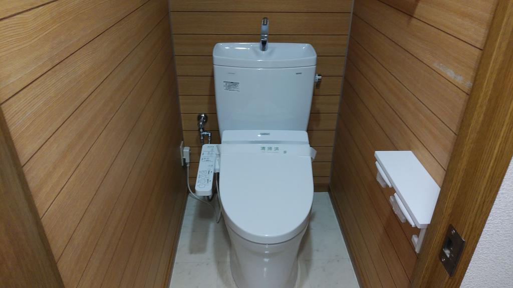 トイレ　【参考】同建物内の別のお部屋の画像です