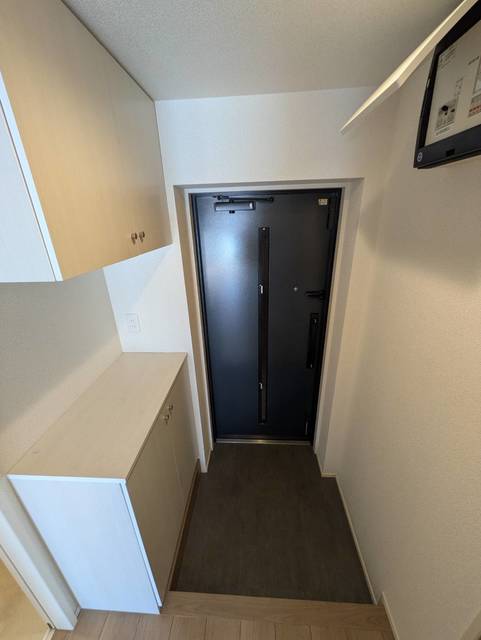 玄関　★同建物別号室の参考写真です★