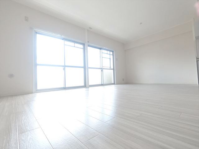 その他部屋・スペース　西向きの明るいお部屋。