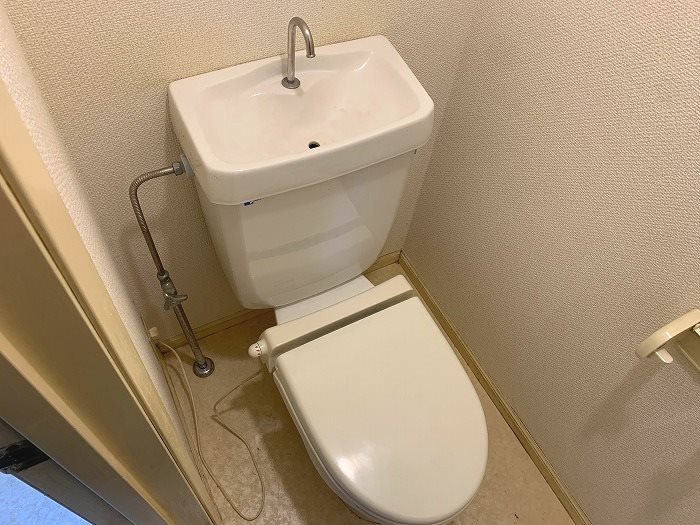 トイレ　反転写真