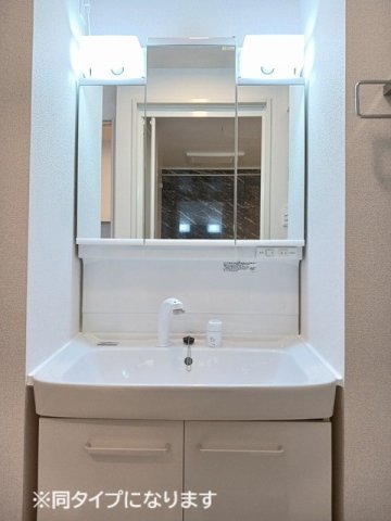 洗面設備　コンパクトで使いやすい洗面所