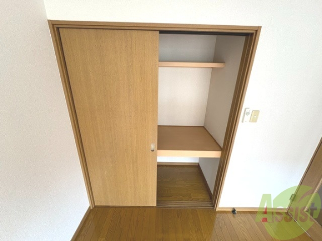 収納　こちらのクローゼットはリビングにございました。