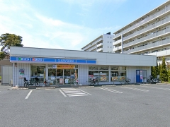コンビニ　ローソン ひばりが丘三丁目店（コンビニ）まで431m