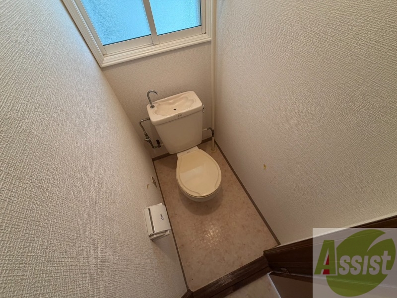 トイレ　こちらはトイレです。清潔感があり、安心して使用できます。