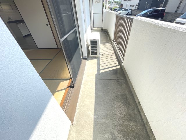 バルコニー　お洗濯にも便利なバルコニー付き