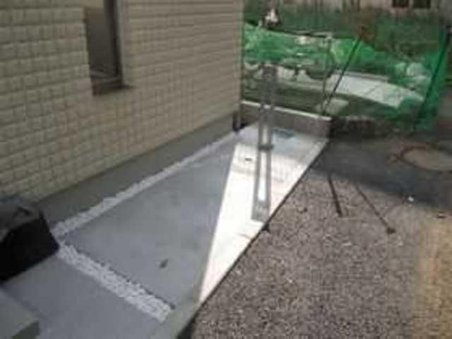 庭　バイク置場