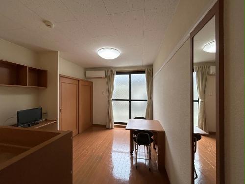 レオパレスカシオペアの居間写真