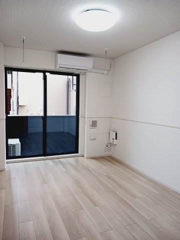 東武東上線 武蔵嵐山駅 徒歩10分 3階建 築1年の居間写真