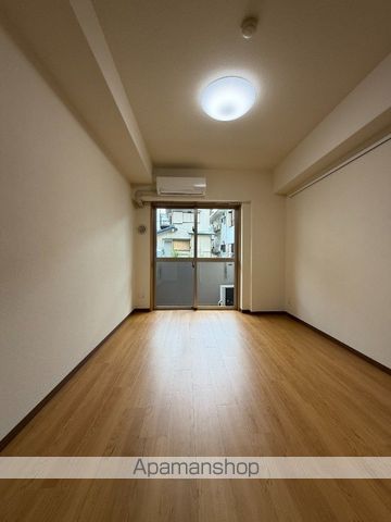 レジディア南行徳の居間写真