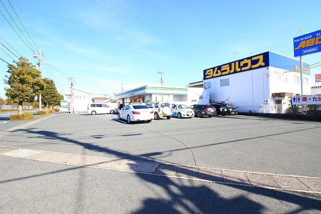 コンビニ　ファミリーマート 浜松西高丘店（コンビニ）まで129m