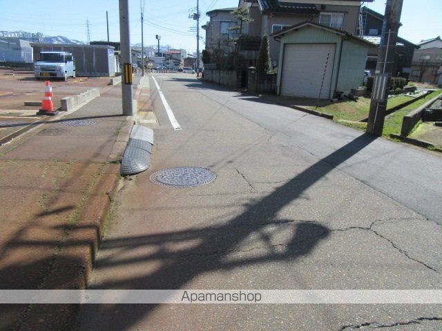 その他　前面道路（その他）まで0m
