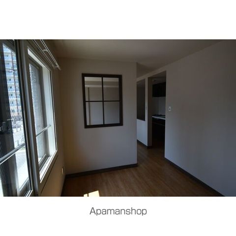 DApartment N3E6の居間写真