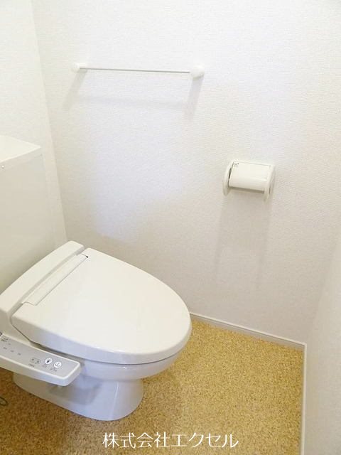トイレ　温水洗浄便座です。