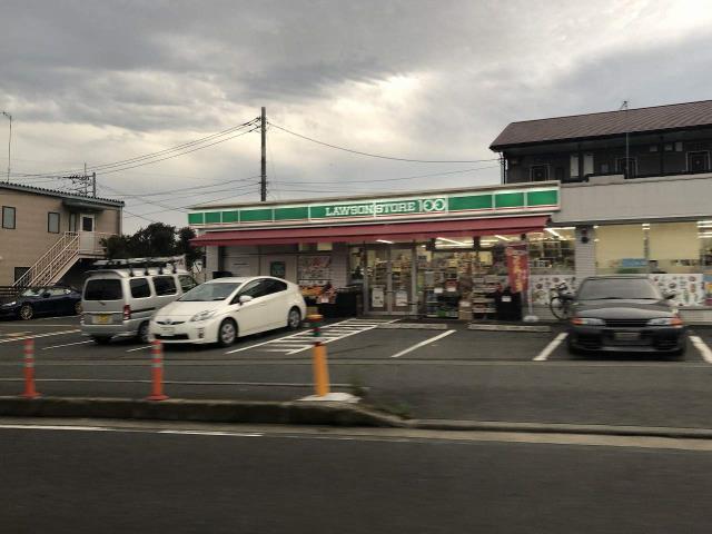 コンビニ　ローソンストア１００（コンビニ）まで593m