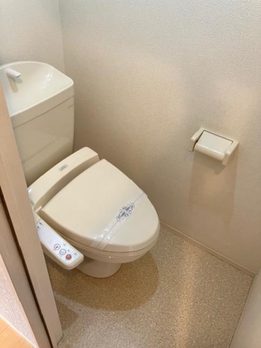 ＪＲ呉線 新広駅 徒歩7分 3階建 築18年のトイレ写真