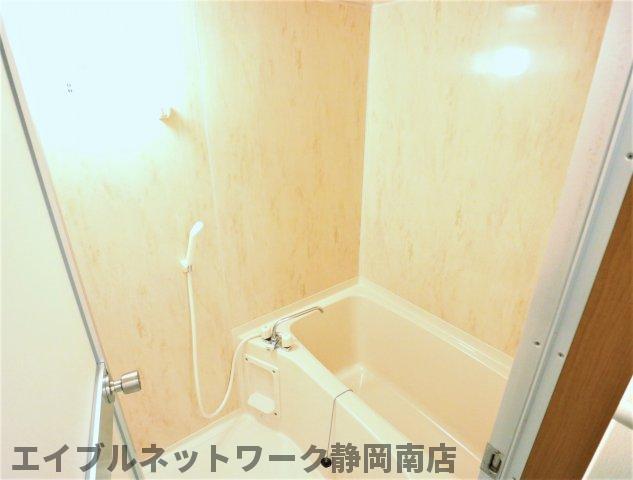 バス・シャワールーム　ゆったり過ごせるお風呂です