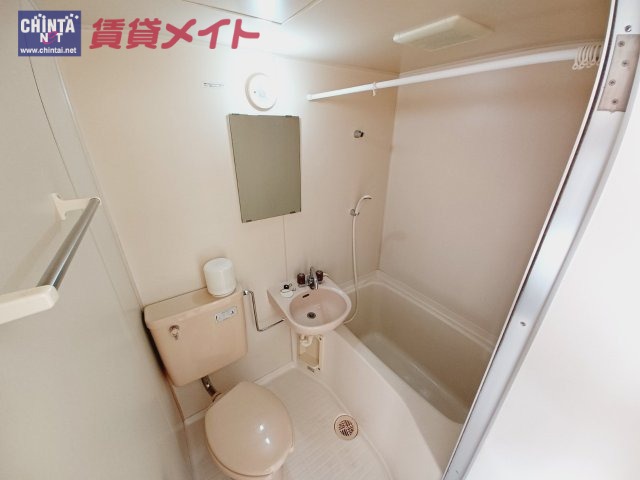 【津市白塚町のマンションのトイレ】