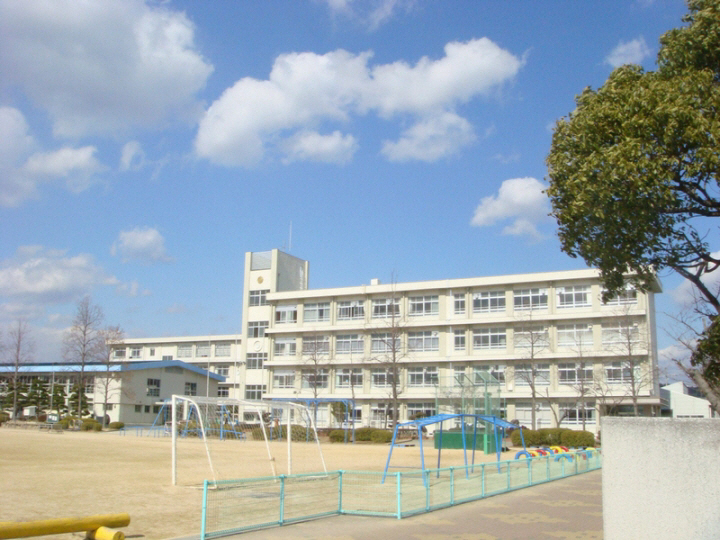 小学校　御国野小学校（小学校）まで1293m