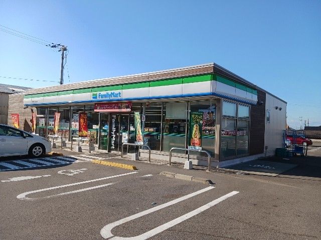 コンビニ　ファミリーマート新居浜外山店（コンビニ）まで550m