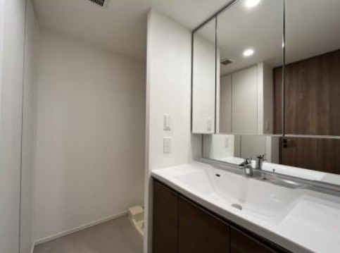 洗面設備　同物件、別間取りのお部屋です。（参考画像）