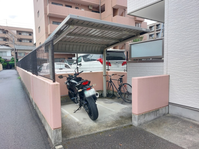 【松山市道後町のマンションの駐車場】