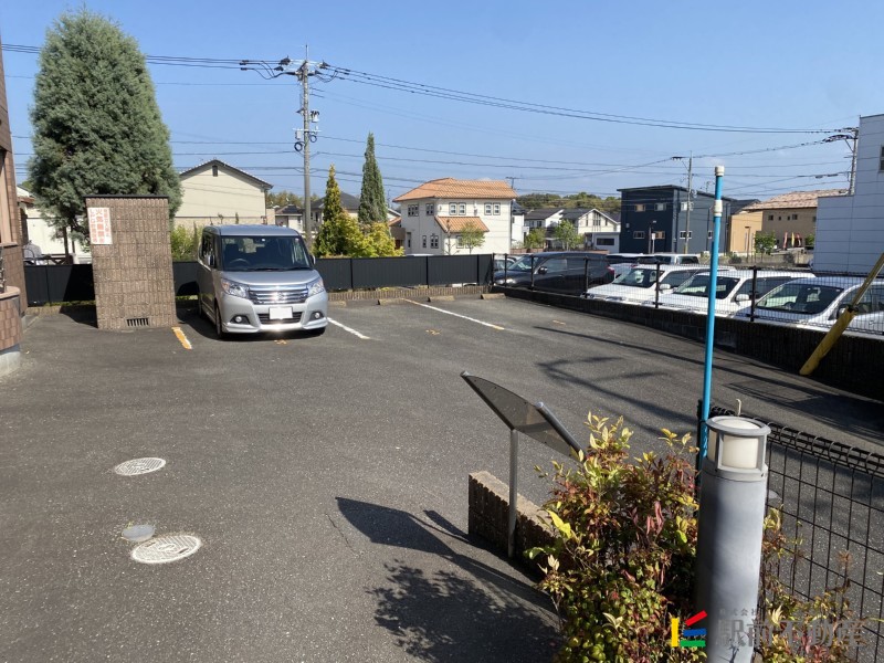 【鳥栖市弥生が丘のアパートの駐車場】