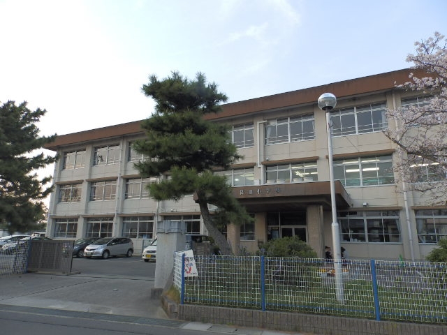 【鈴鹿市南堀江のアパートの小学校】