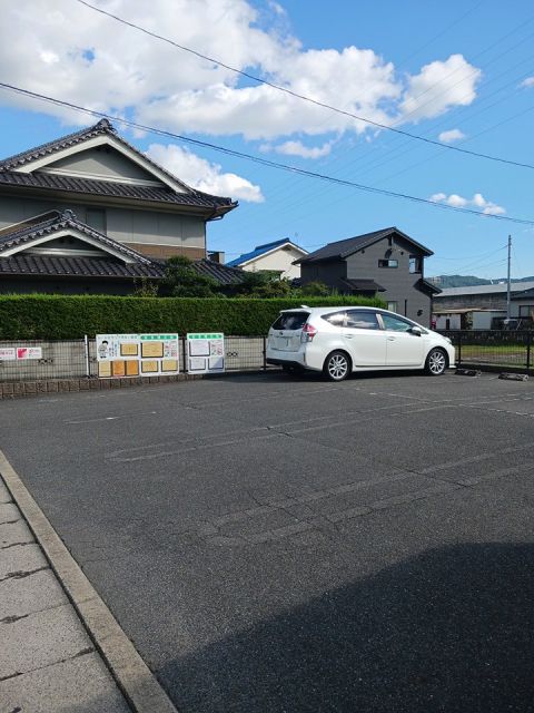 【福山市新市町大字戸手のアパートの駐車場】