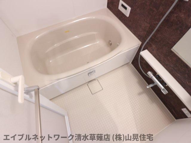 バス・シャワールーム　落ち着いた空間のお風呂です