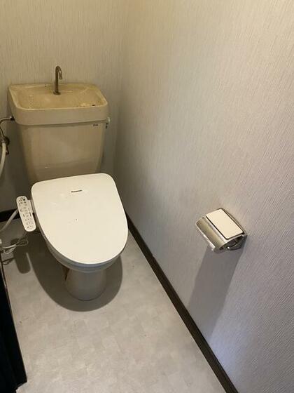 トイレ　※別号室の写真の為、多少違いがあります。