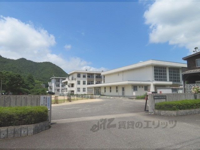 【舞鶴市田中町のアパートの小学校】